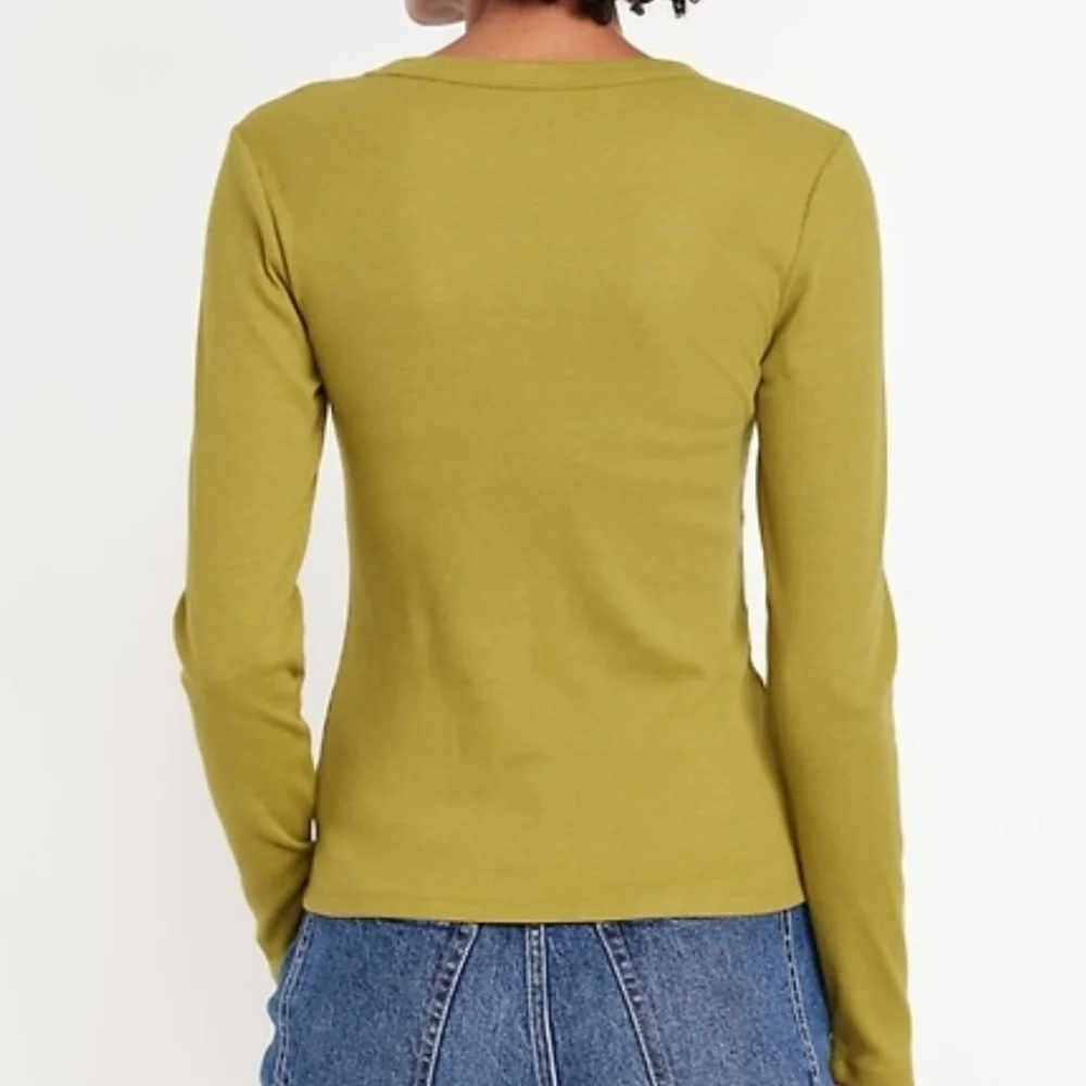 Snug Long-Sleeve Crew-Neck T-Shirt - Picture 2 of 11